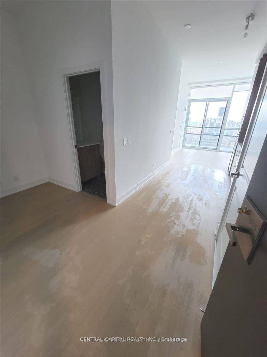 Photo 5 of Unit 1905, 11 Lillian Street, Toronto, Mount Pleasant West — HOMEH