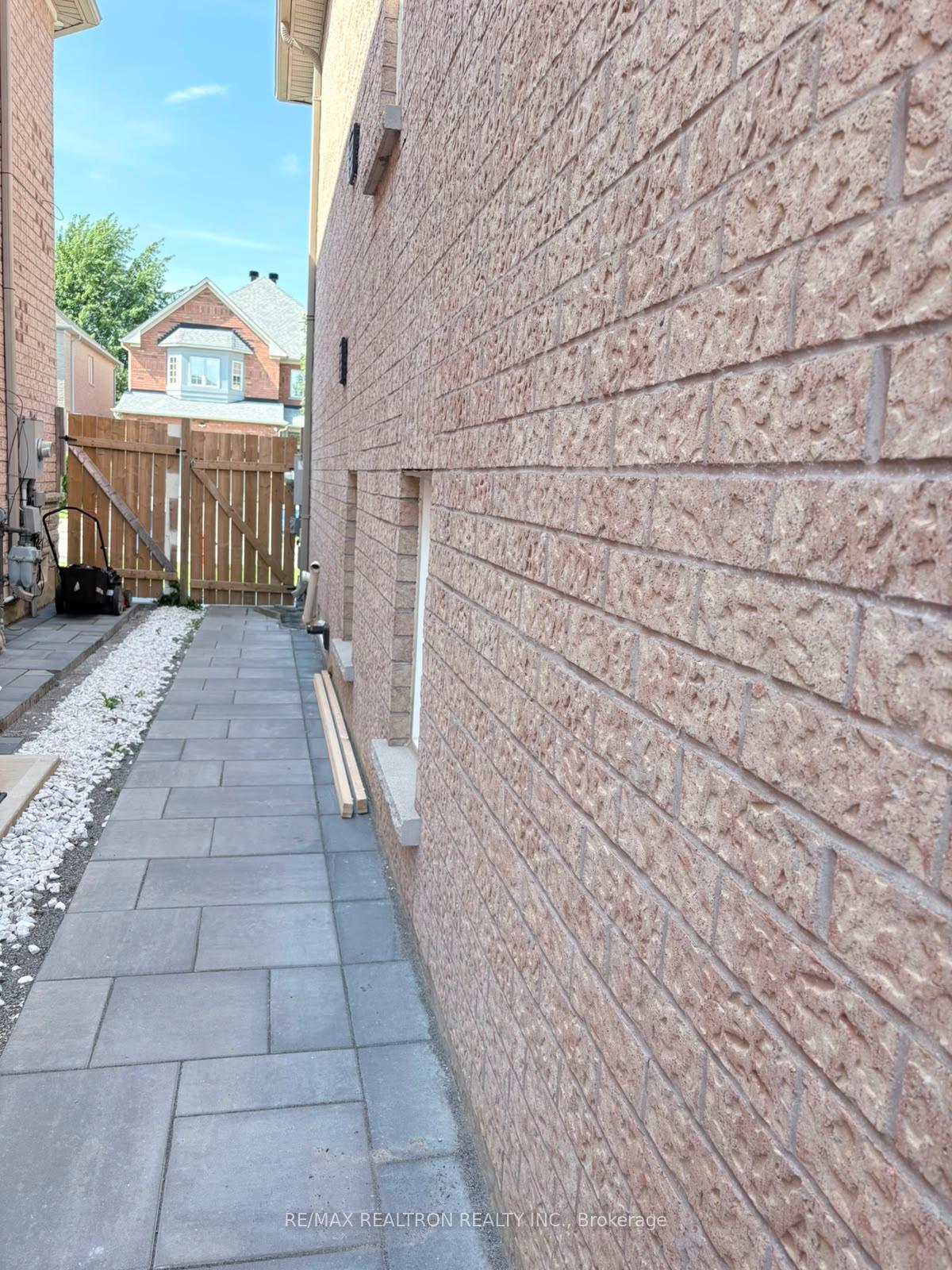 Front of Unit Bsmt, 158 Wainscot Avenue