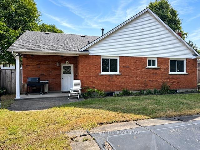 Photo 2 of 2781 Mercury Avenue, Niagara Falls, Stamford — HOMEH