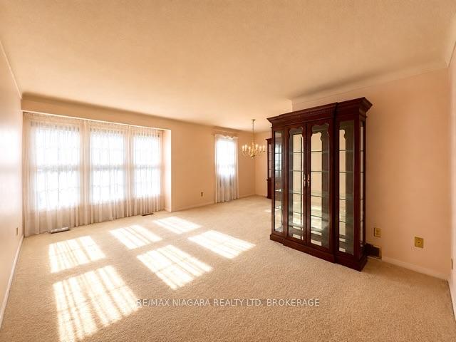 Photo 5 of 2781 Mercury Avenue, Niagara Falls, Stamford — HOMEH