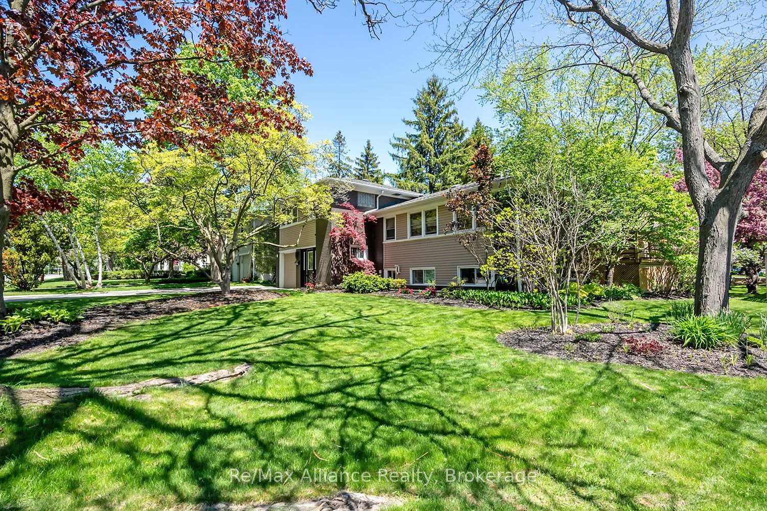 Photo 2 of 183 Westminster Drive, Oakville, Southwest — HOMEH