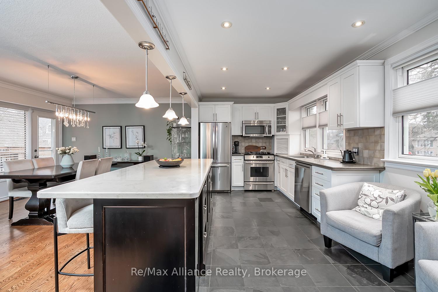 Photo 9 of 183 Westminster Drive, Oakville, Southwest — HOMEH