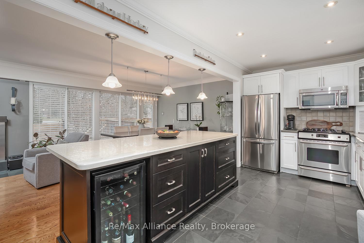 Photo 11 of 183 Westminster Drive, Oakville, Southwest — HOMEH