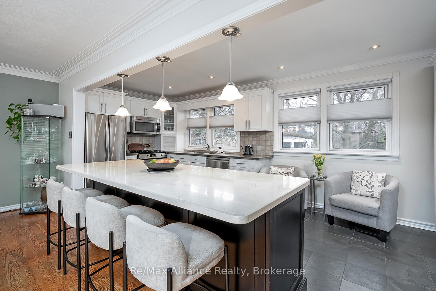 Photo 10 of 183 Westminster Drive, Oakville, Southwest — HOMEH