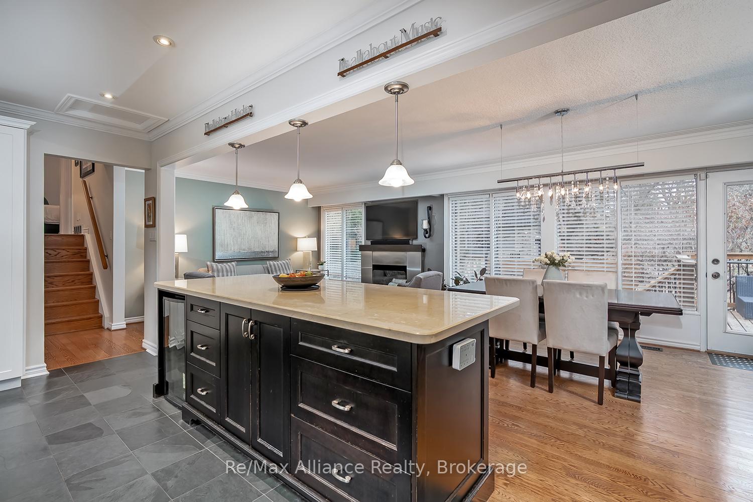 Photo 12 of 183 Westminster Drive, Oakville, Southwest — HOMEH