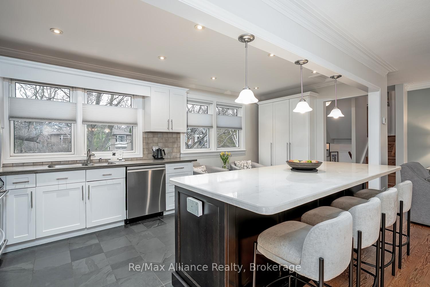 Photo 14 of 183 Westminster Drive, Oakville, Southwest — HOMEH
