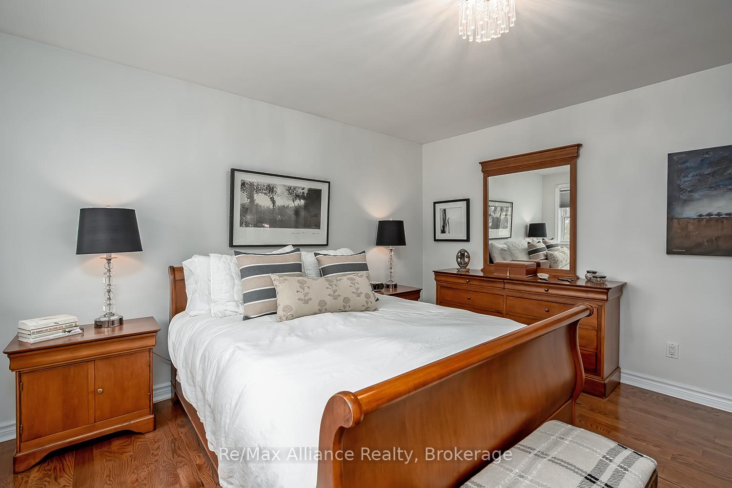 Photo 24 of 183 Westminster Drive, Oakville, Southwest — HOMEH