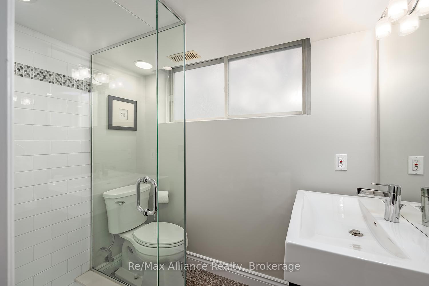 Photo 31 of 183 Westminster Drive, Oakville, Southwest — HOMEH