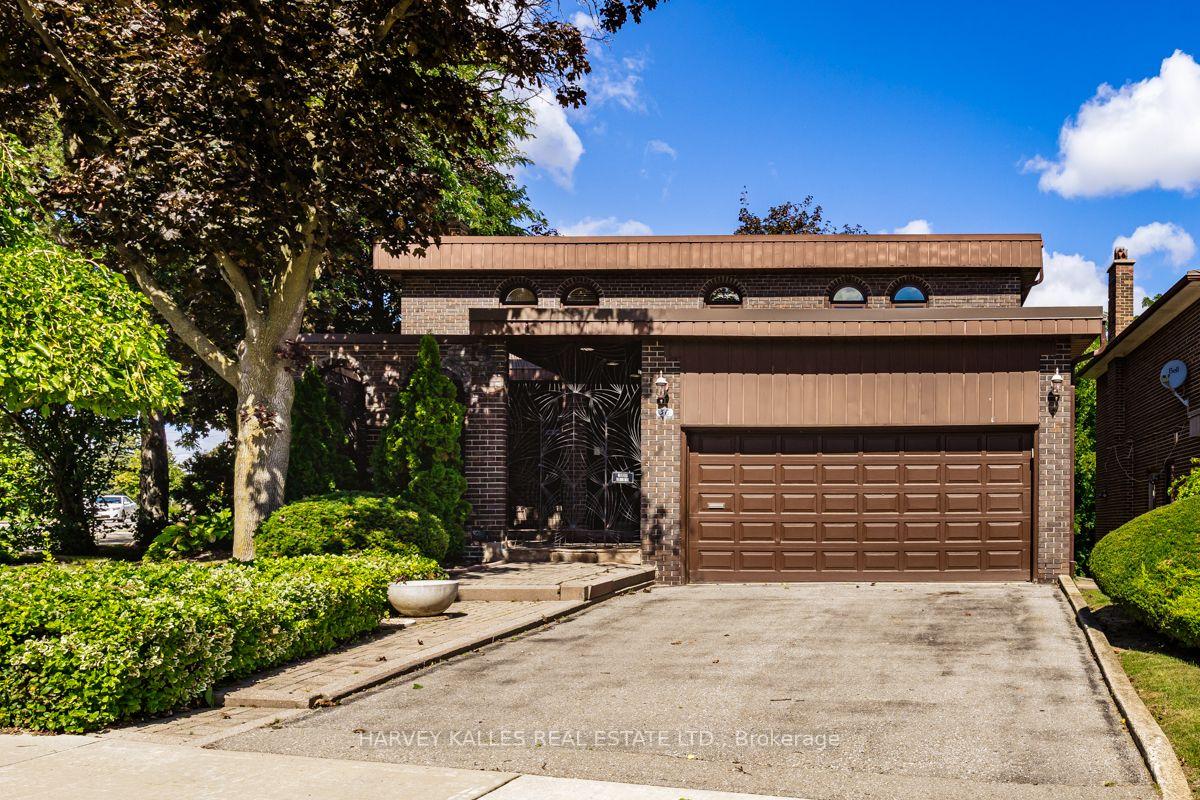 Photo 1 of 30 Coreydale Court, North York, Bathurst Manor — HOMEH