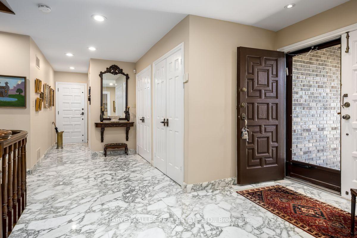 Photo 6 of 30 Coreydale Court, North York, Bathurst Manor — HOMEH