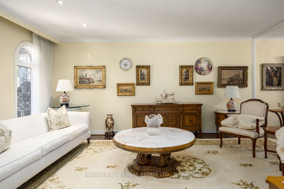 Photo 7 of 30 Coreydale Court, North York, Bathurst Manor — HOMEH
