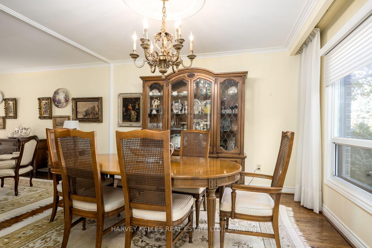 Photo 11 of 30 Coreydale Court, North York, Bathurst Manor — HOMEH