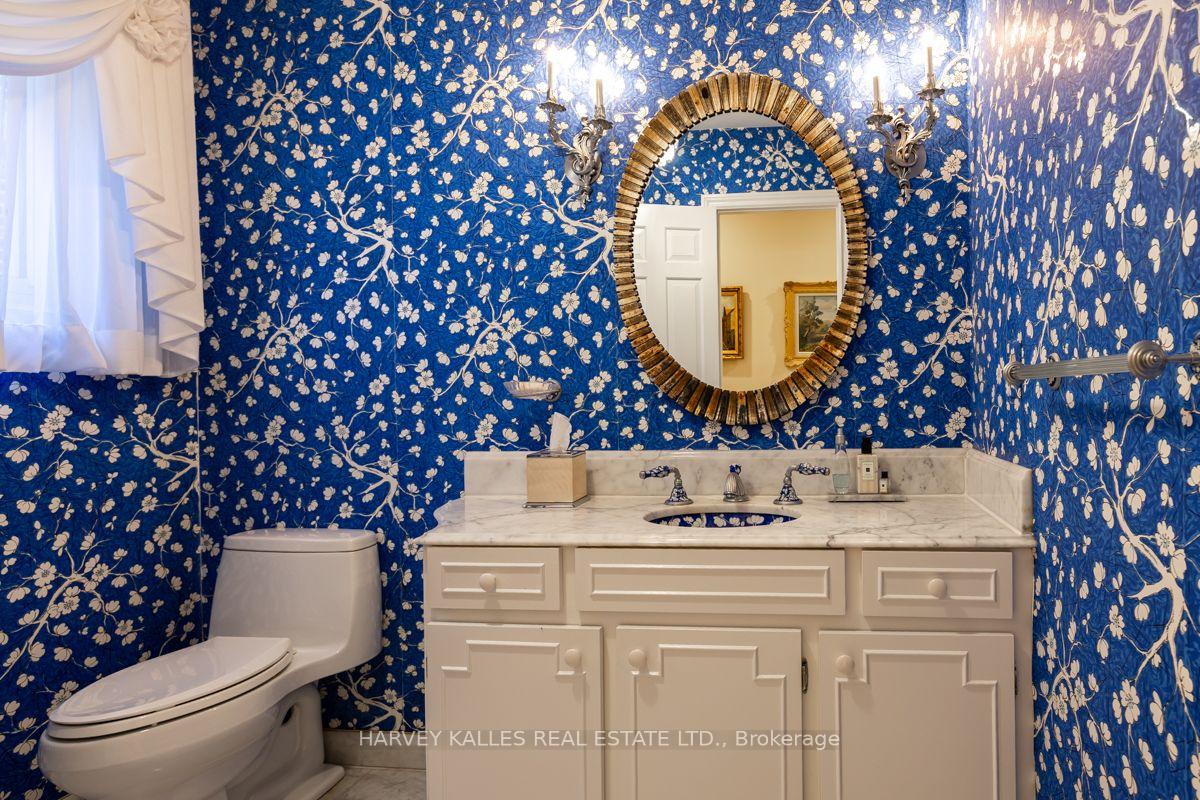 Photo 16 of 30 Coreydale Court, North York, Bathurst Manor — HOMEH