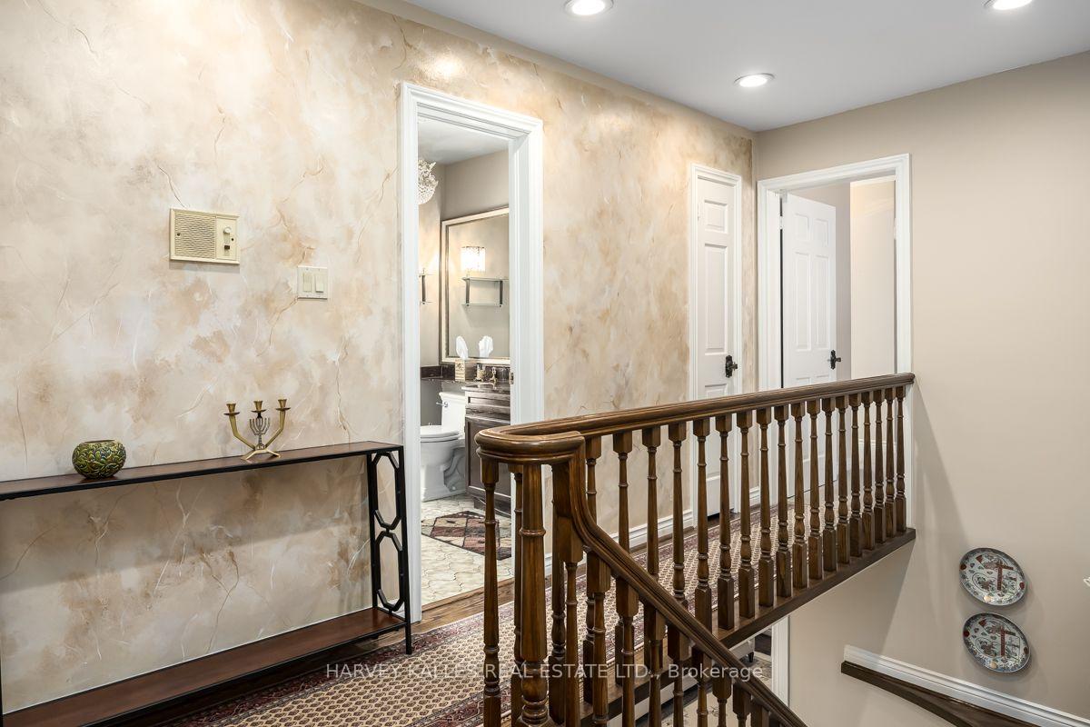 Photo 17 of 30 Coreydale Court, North York, Bathurst Manor — HOMEH