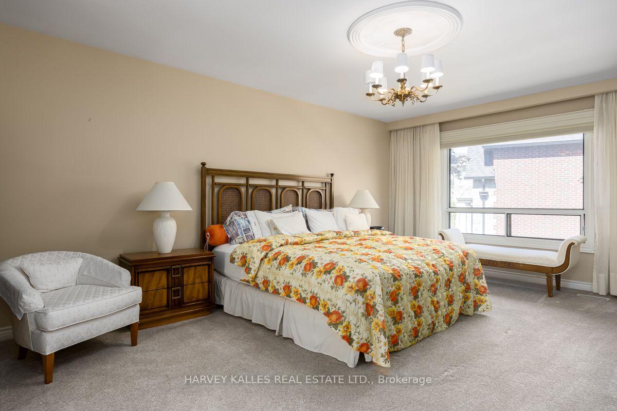 Photo 18 of 30 Coreydale Court, North York, Bathurst Manor — HOMEH