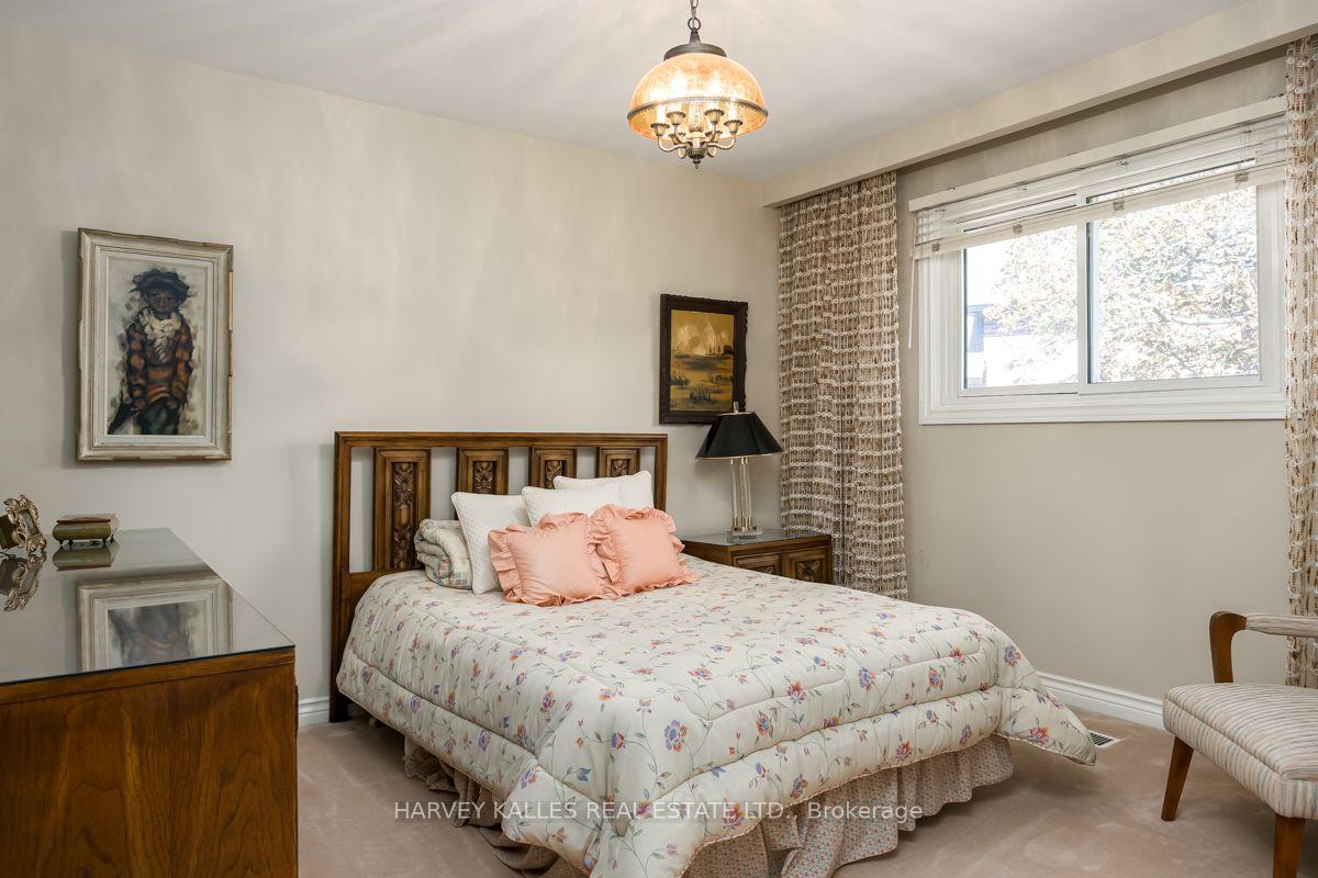 Photo 22 of 30 Coreydale Court, North York, Bathurst Manor — HOMEH