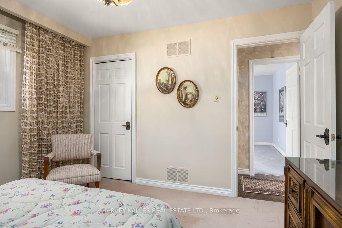 Photo 23 of 30 Coreydale Court, North York, Bathurst Manor — HOMEH