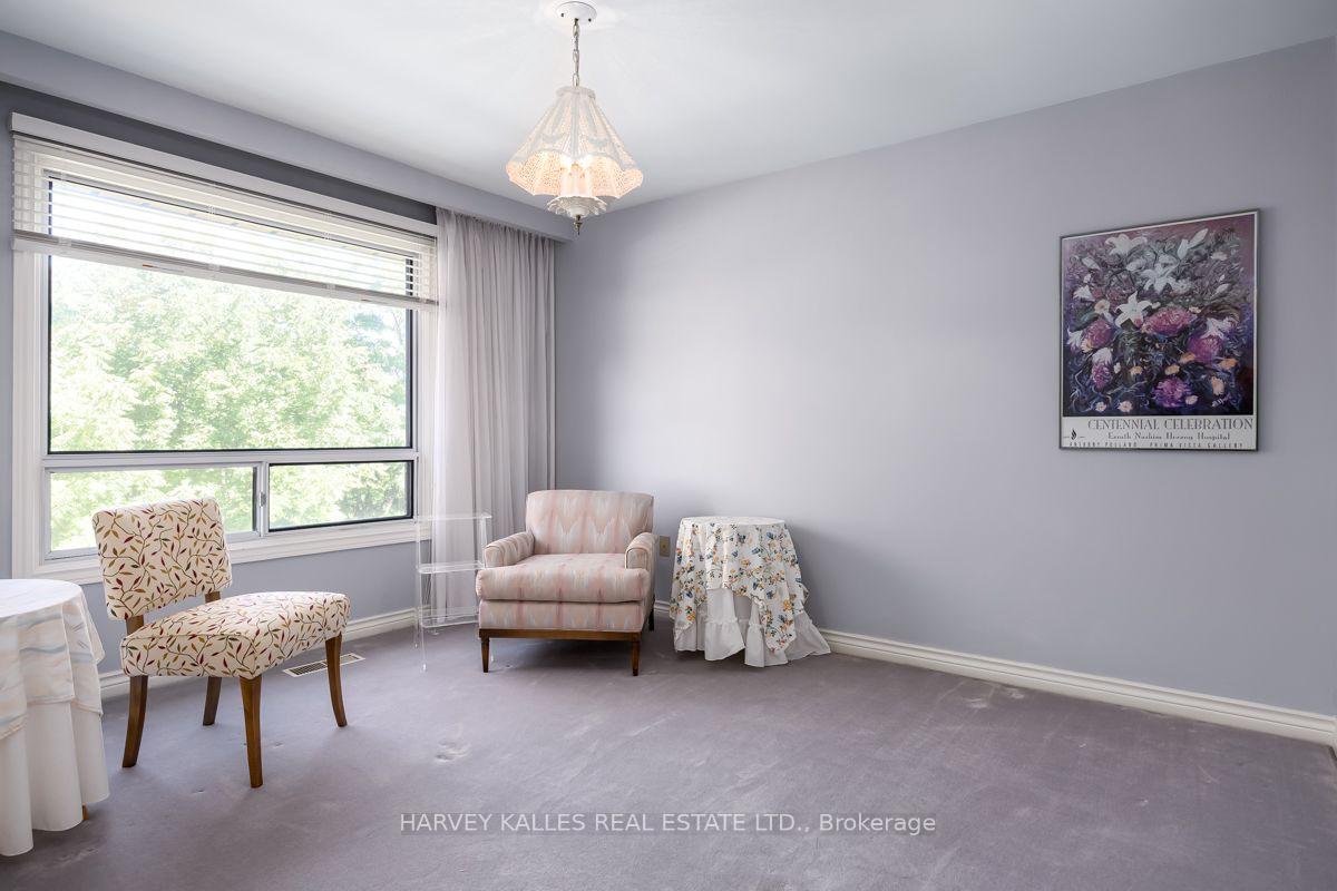 Photo 24 of 30 Coreydale Court, North York, Bathurst Manor — HOMEH
