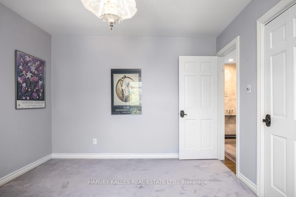 Photo 25 of 30 Coreydale Court, North York, Bathurst Manor — HOMEH