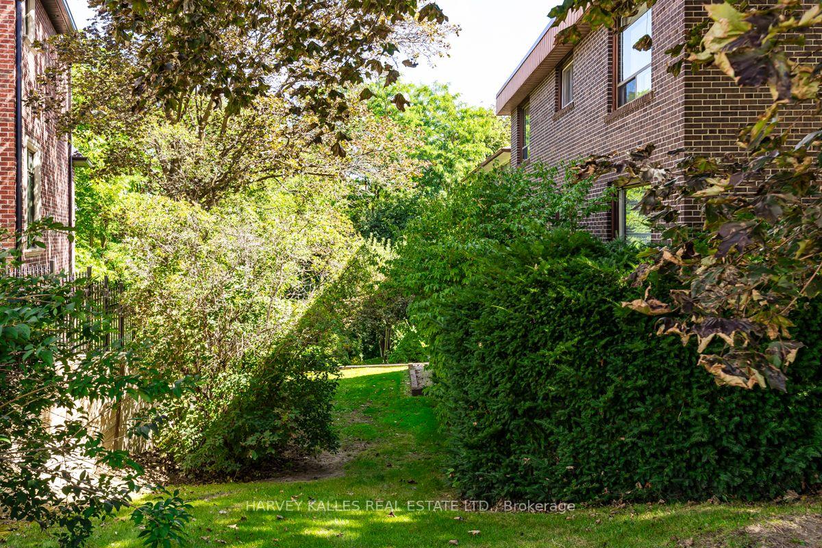 Photo 42 of 30 Coreydale Court, North York, Bathurst Manor — HOMEH