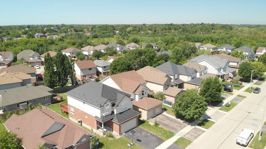 Photo 5 of 64 Milson Crescent, Guelph, Kortright Hills — HOMEH