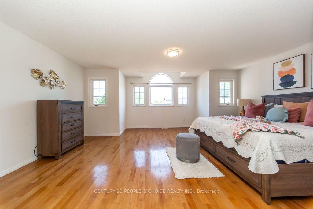 Photo 23 of 64 Milson Crescent, Guelph, Kortright Hills — HOMEH