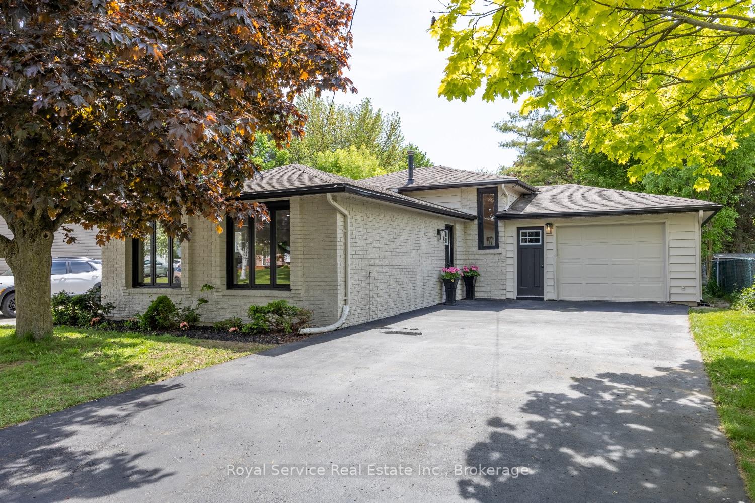 Photo 2 of 567 Daintry Crescent, Cobourg — HOMEH