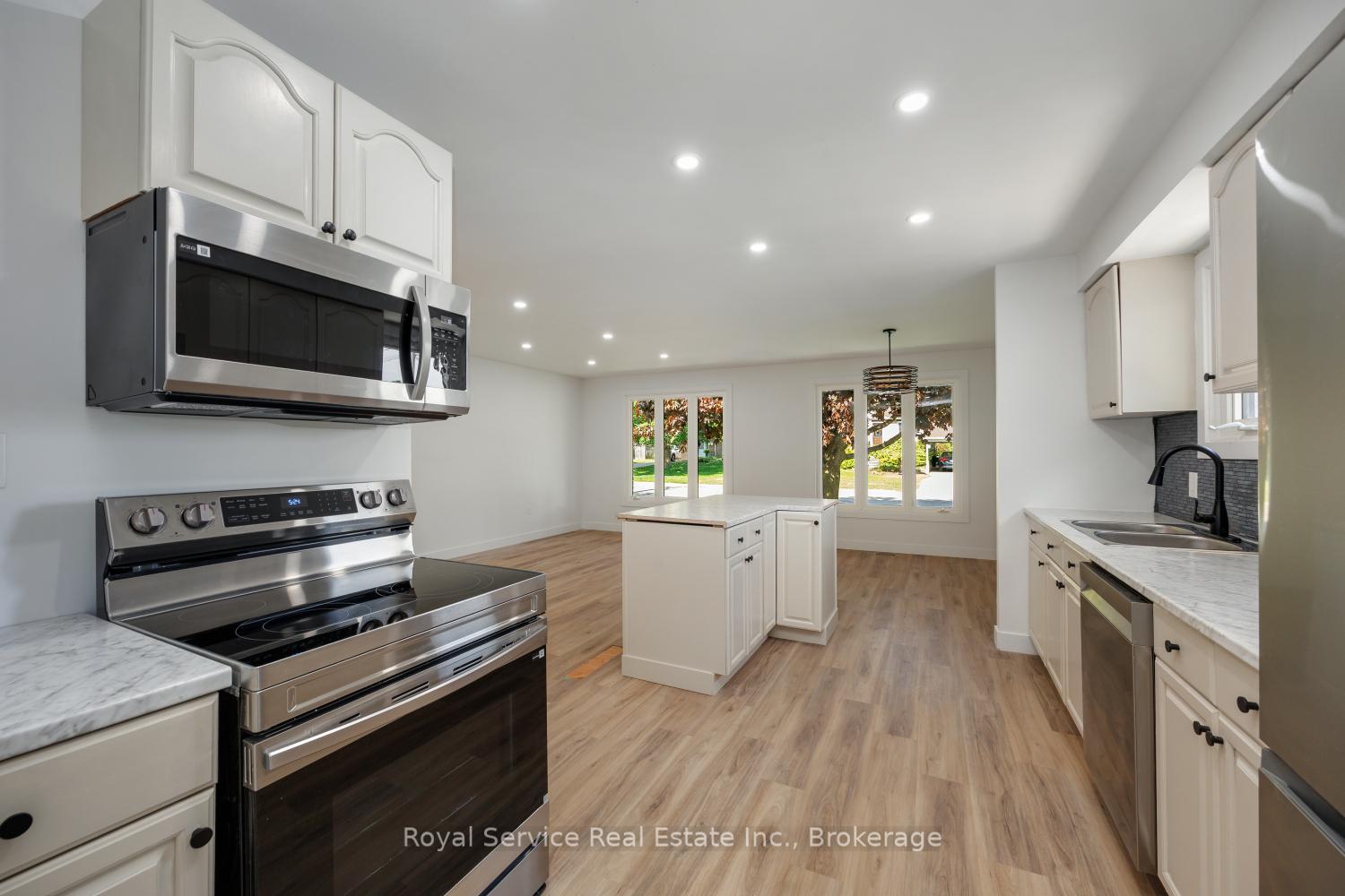 Photo 8 of 567 Daintry Crescent, Cobourg — HOMEH
