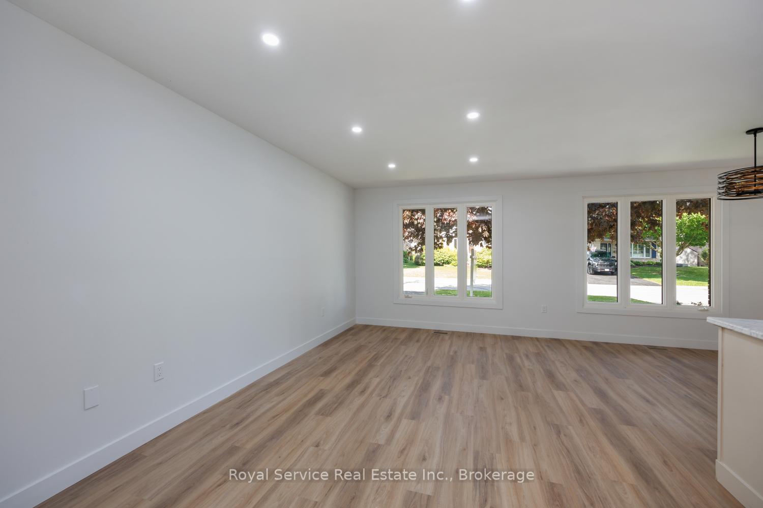 Photo 14 of 567 Daintry Crescent, Cobourg — HOMEH