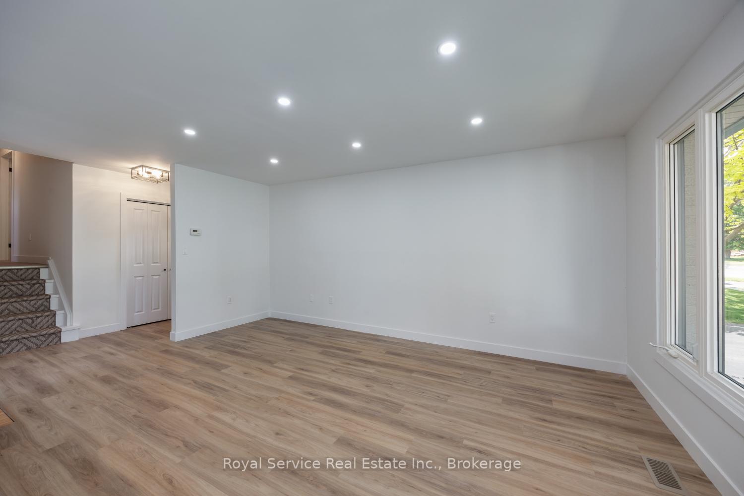 Photo 17 of 567 Daintry Crescent, Cobourg — HOMEH