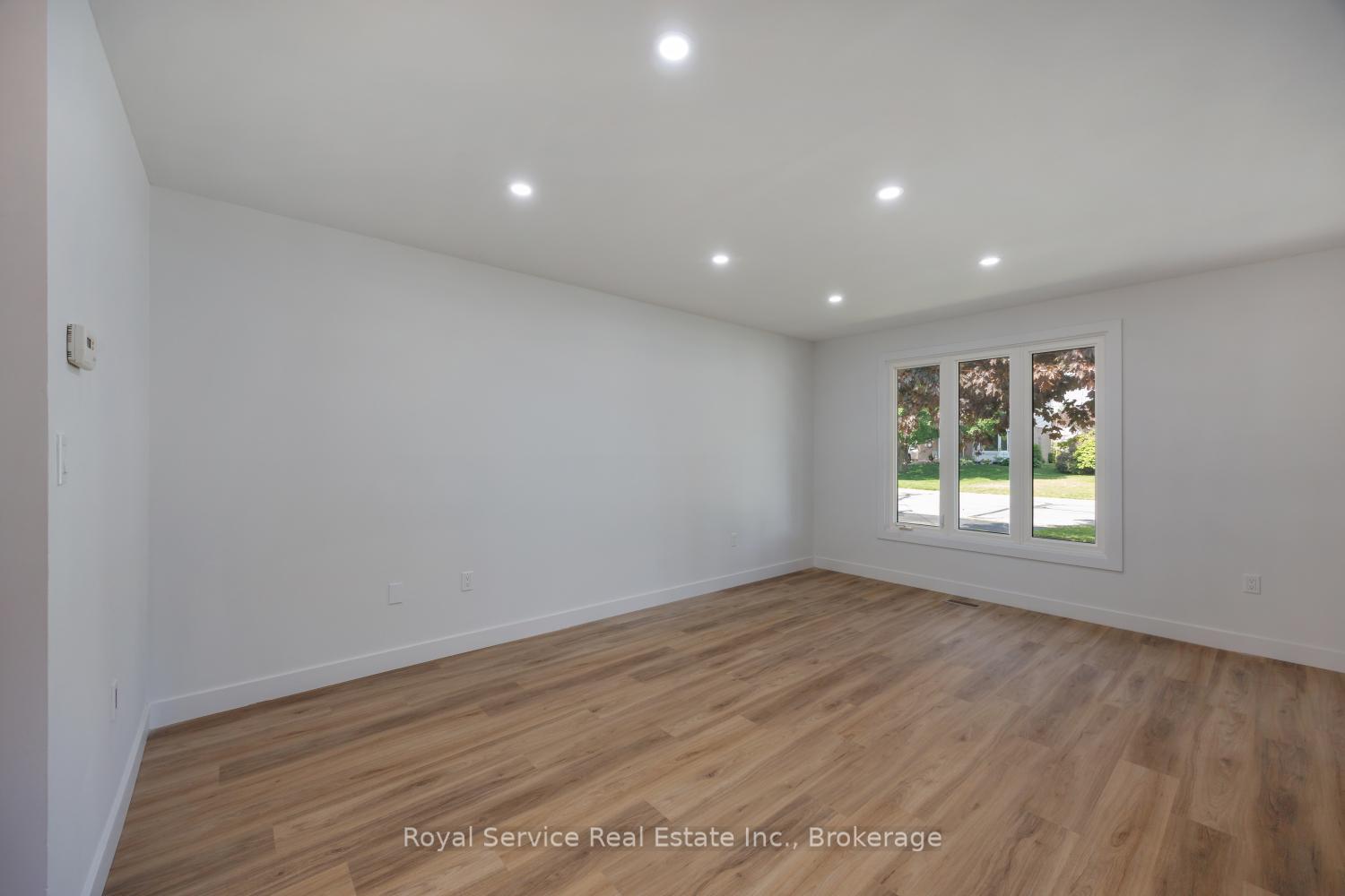 Photo 18 of 567 Daintry Crescent, Cobourg — HOMEH