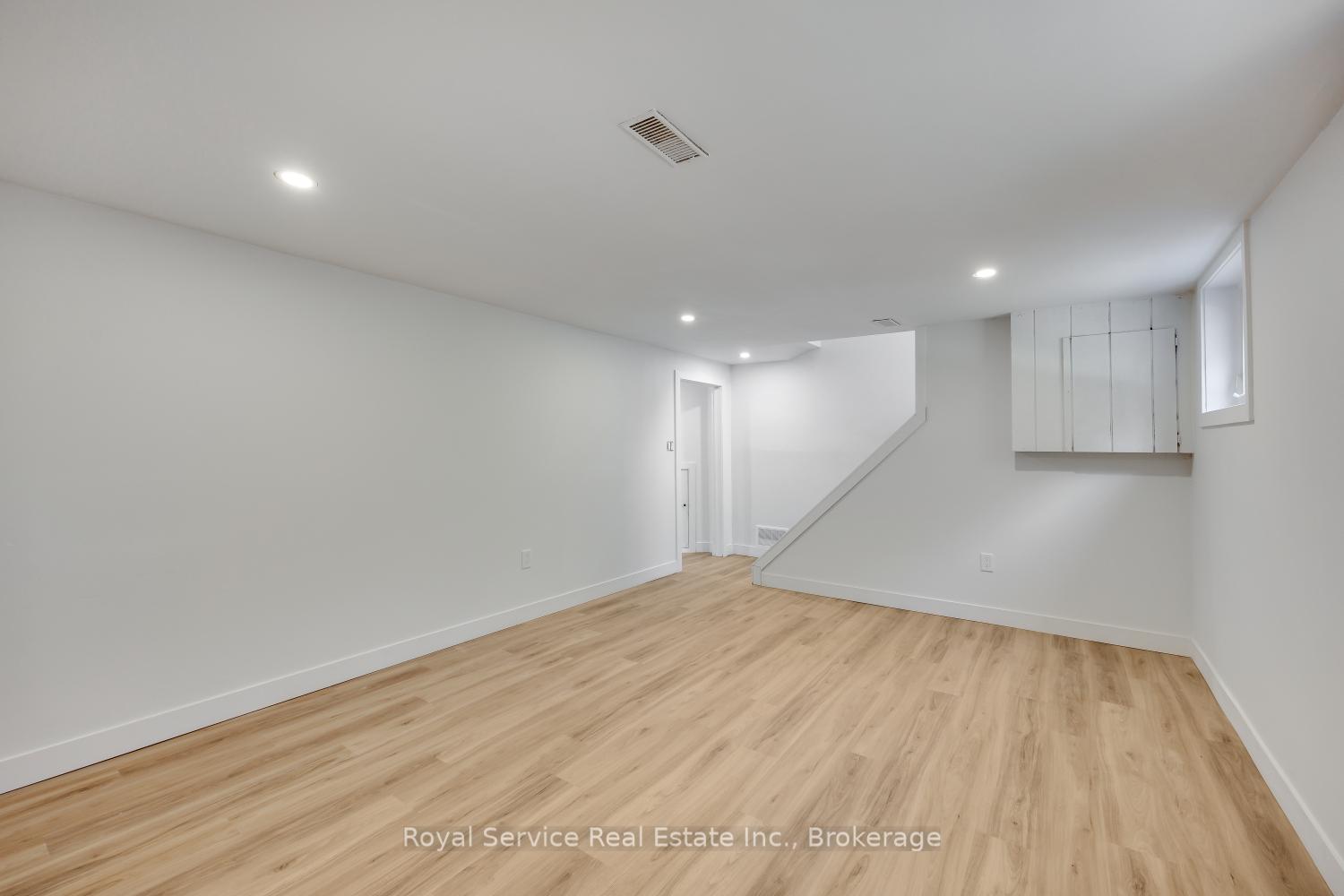 Photo 32 of 567 Daintry Crescent, Cobourg — HOMEH