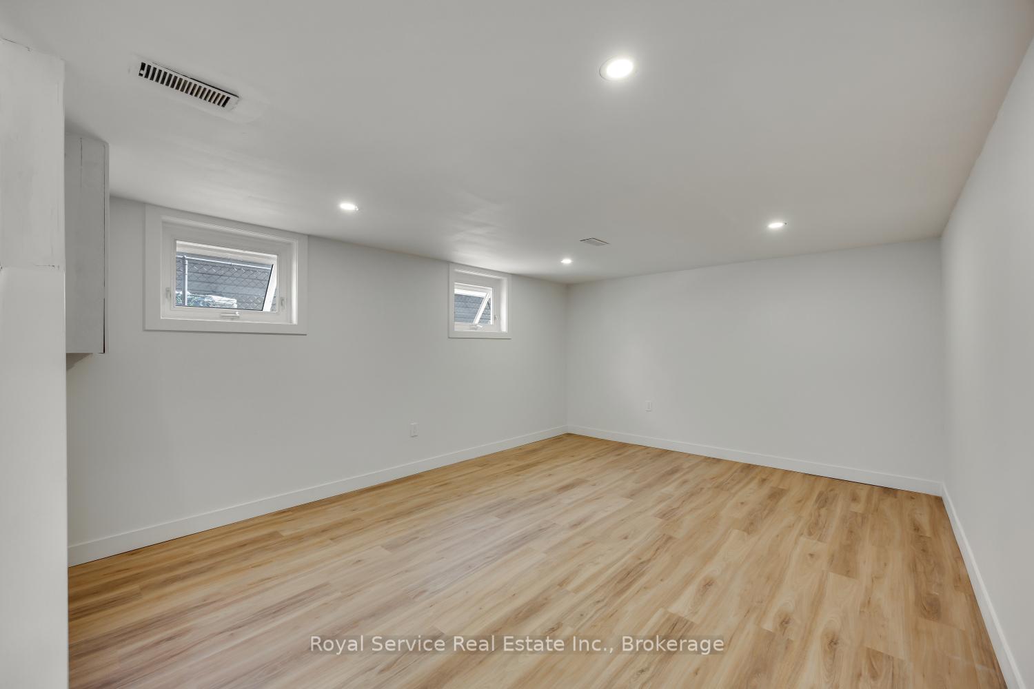 Photo 33 of 567 Daintry Crescent, Cobourg — HOMEH