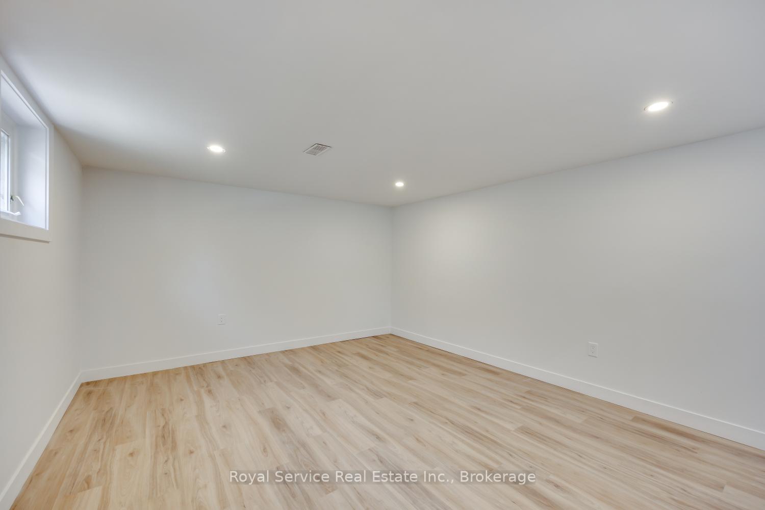 Photo 35 of 567 Daintry Crescent, Cobourg — HOMEH