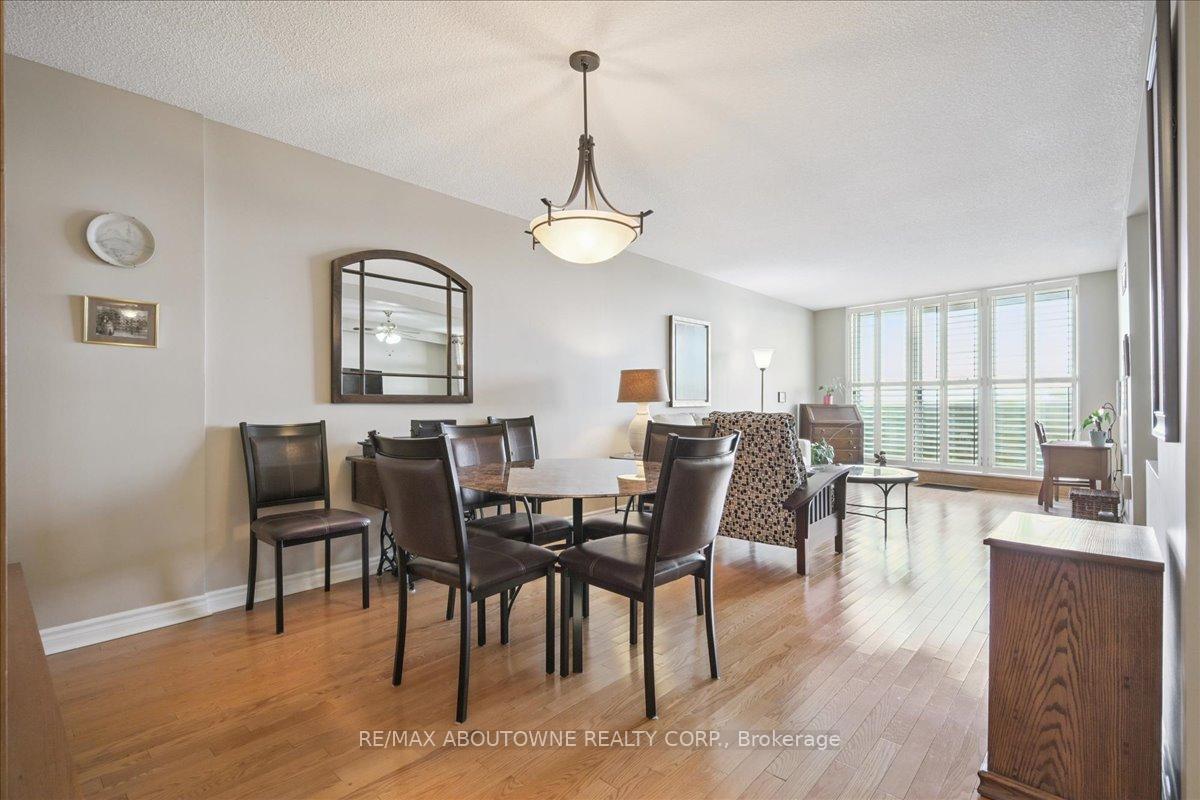 Photo 3 of Unit 1801, 299 Mill Road, Etobicoke, Markland Wood — HOMEH