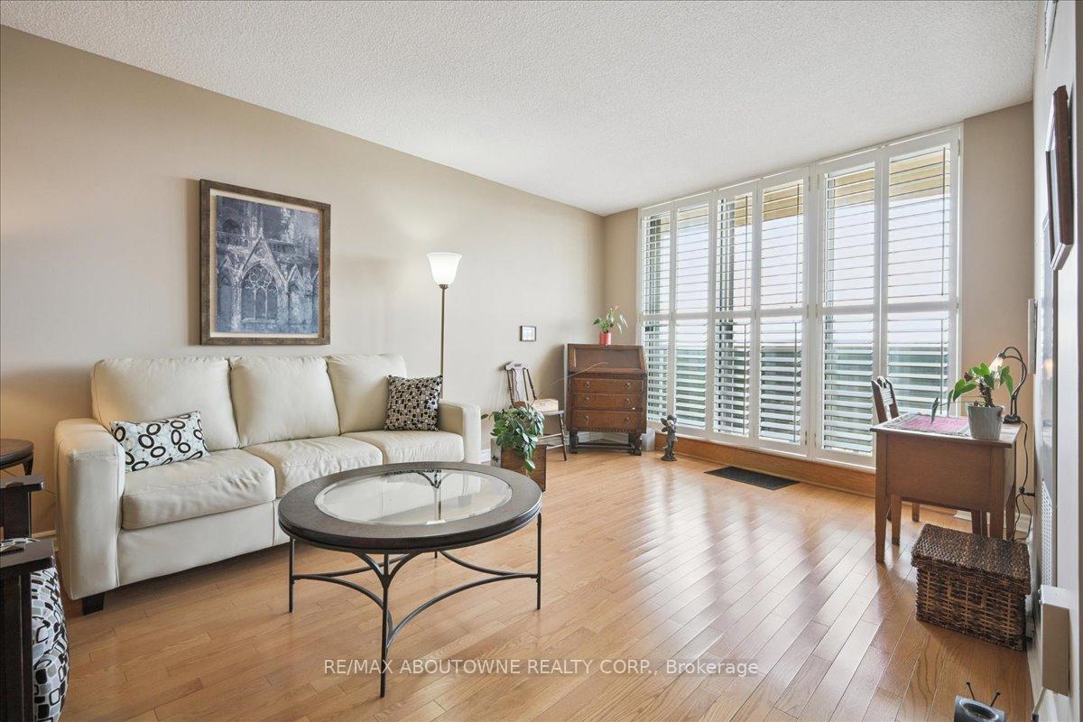 Photo 9 of Unit 1801, 299 Mill Road, Etobicoke, Markland Wood — HOMEH