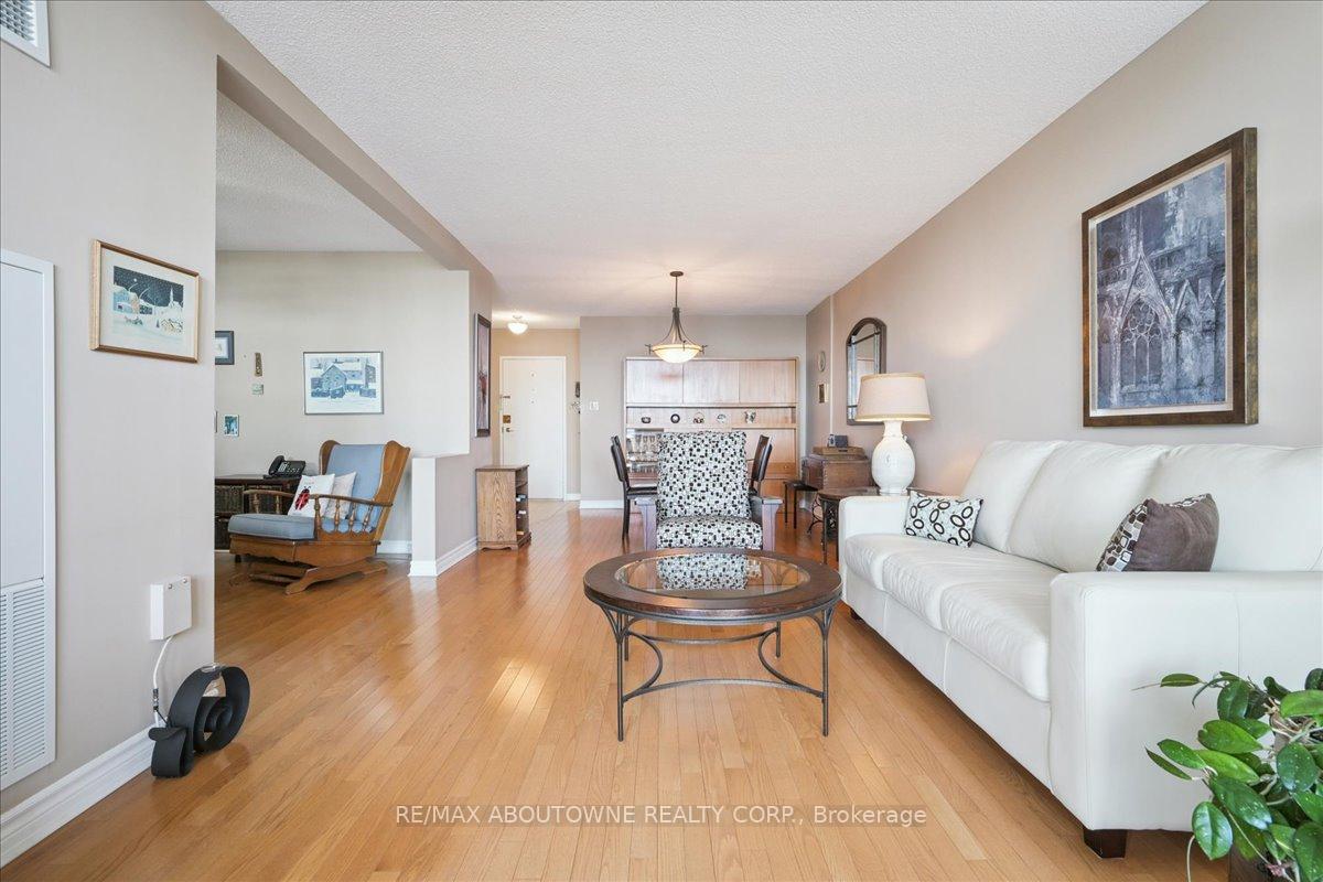 Photo 10 of Unit 1801, 299 Mill Road, Etobicoke, Markland Wood — HOMEH