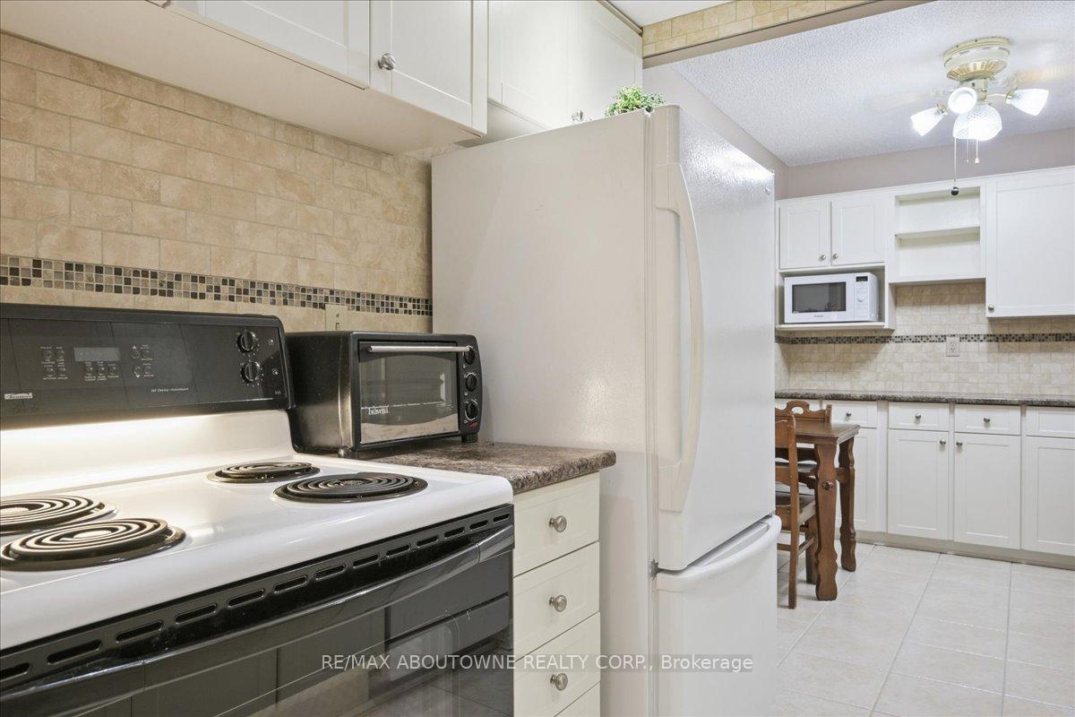 Photo 15 of Unit 1801, 299 Mill Road, Etobicoke, Markland Wood — HOMEH