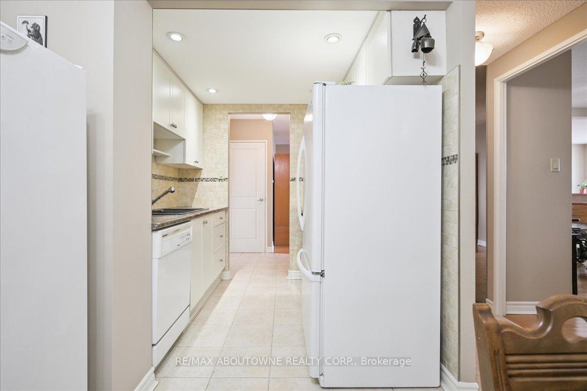 Photo 18 of Unit 1801, 299 Mill Road, Etobicoke, Markland Wood — HOMEH