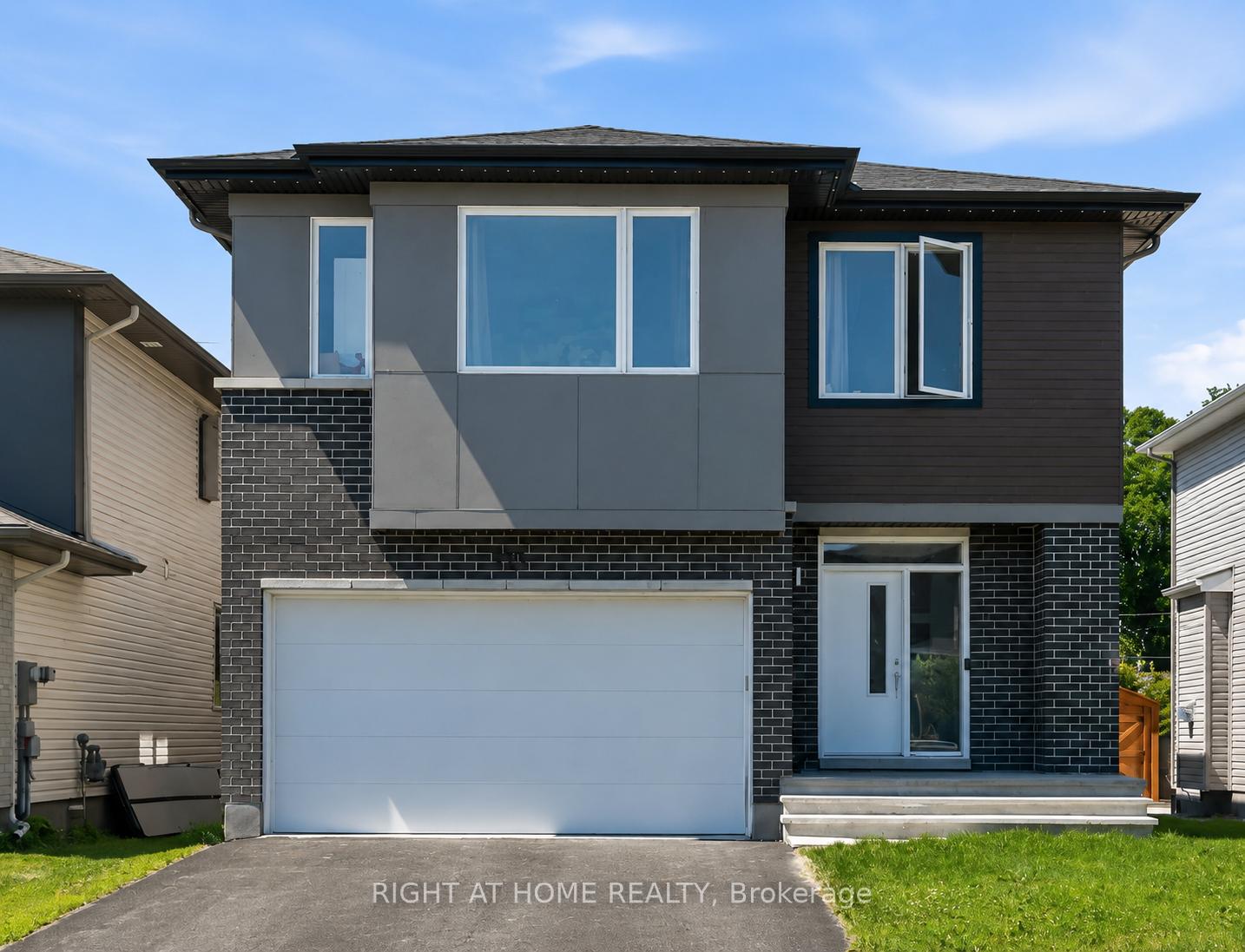 Photo 2 of 730 Kirkham Crescent, Ottawa, Btwn Franktown Rd. & Fallowfield Rd. — HOMEH