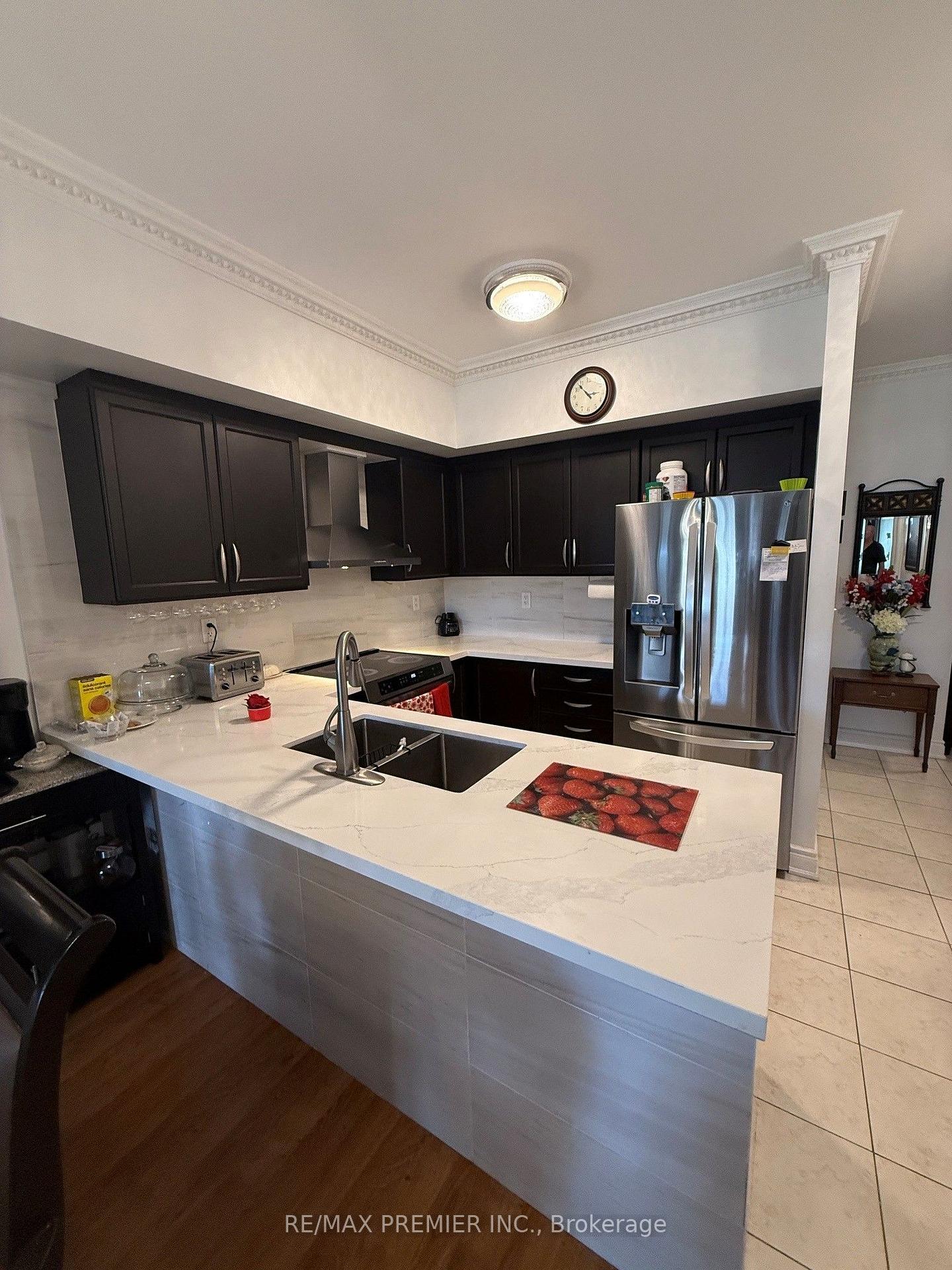 Photo 4 of Unit 102, 9901 Keele Street, Vaughan, Maple — HOMEH