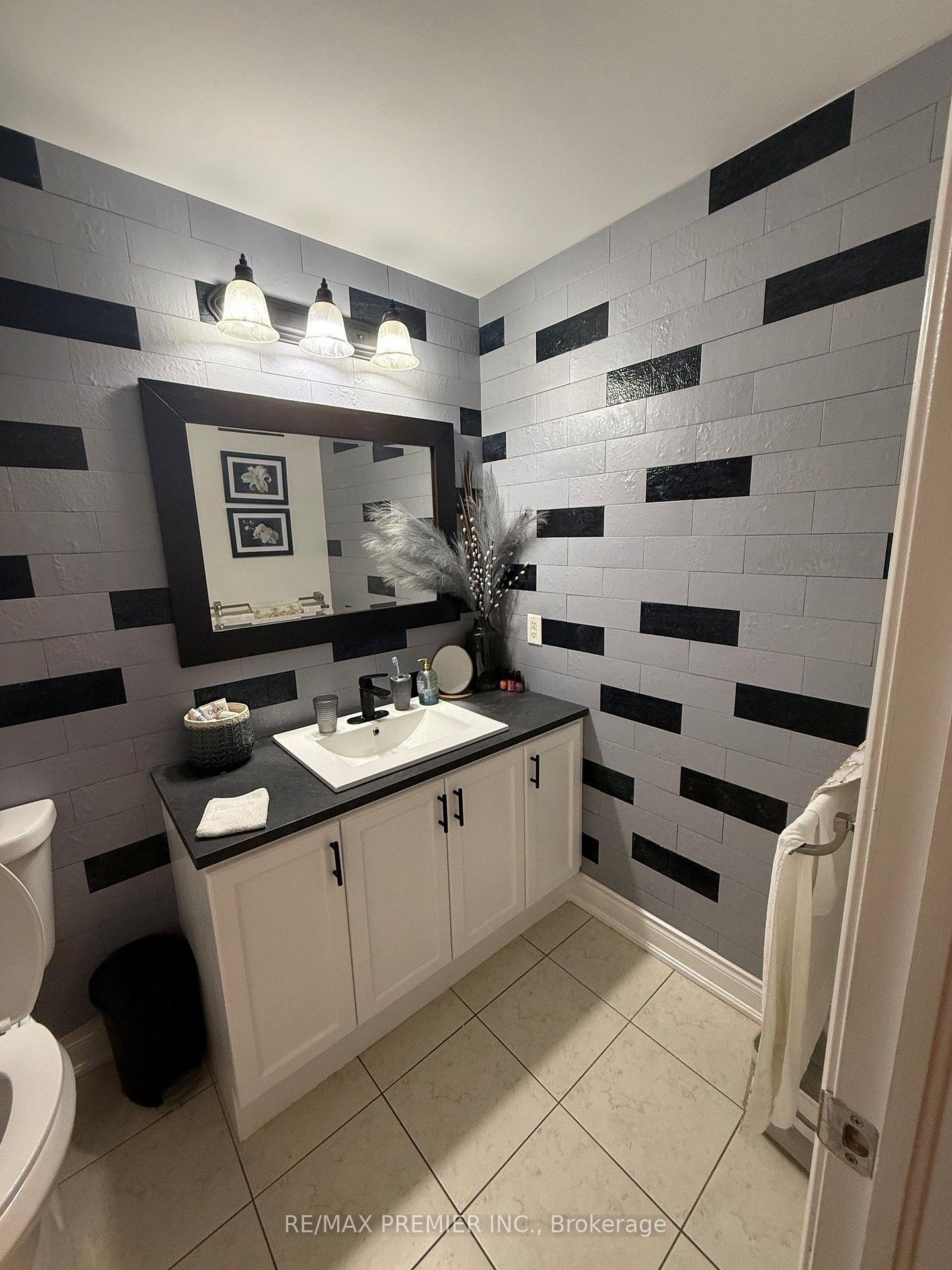 Photo 19 of Unit 102, 9901 Keele Street, Vaughan, Maple — HOMEH