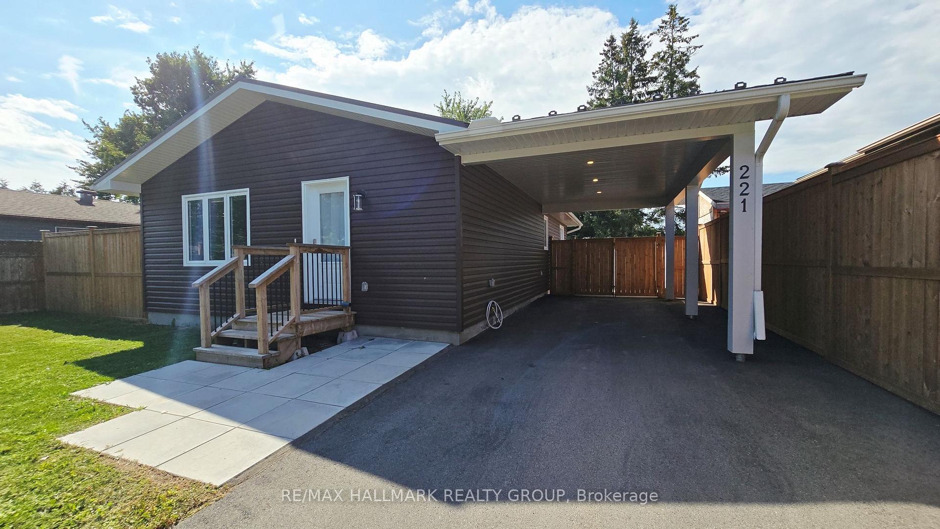 Photo 2 of 221 Castlefrank Road, Ottawa, Kanata - Glencairn/Hazeldean — HOMEH