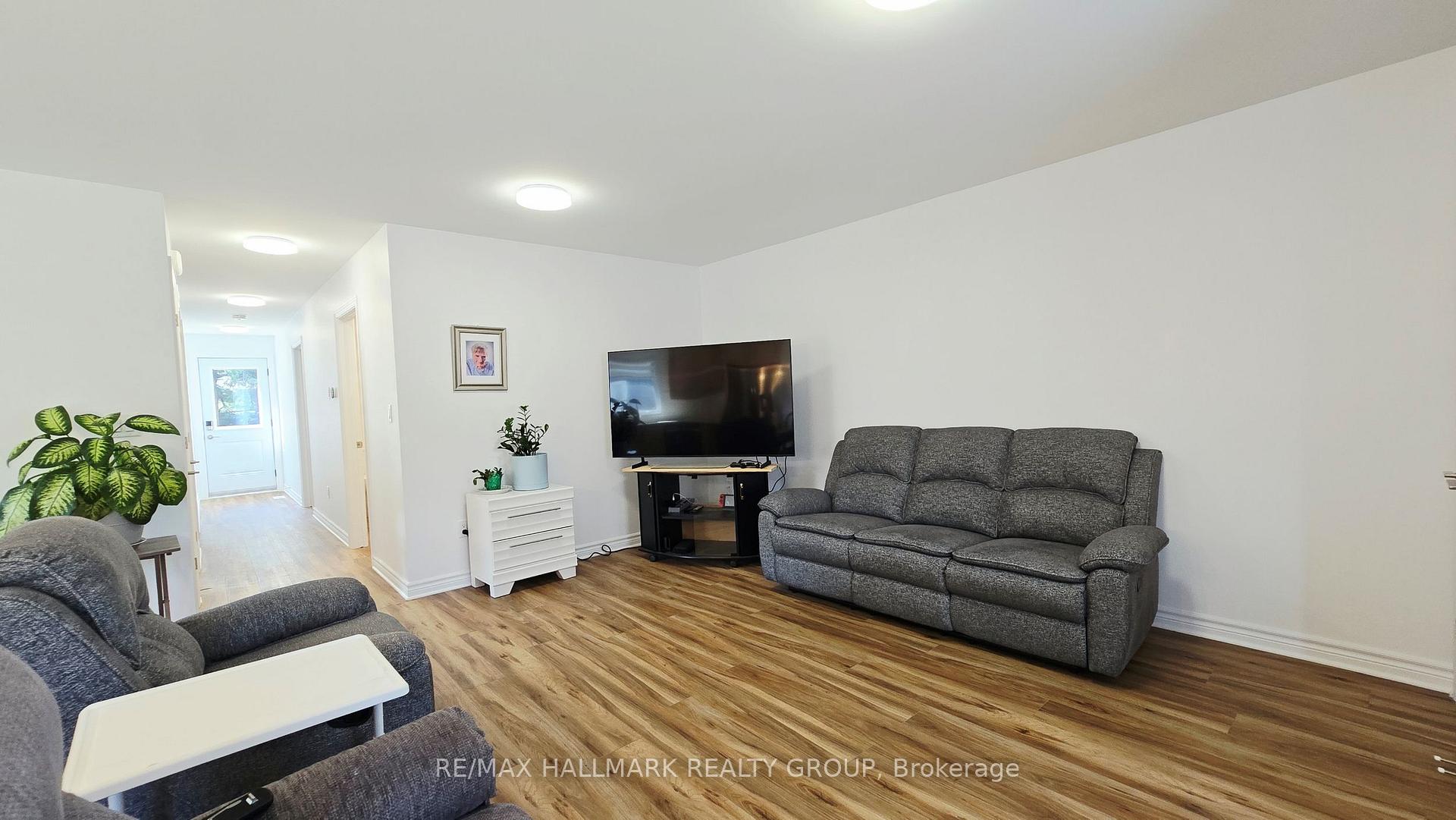 Photo 3 of 221 Castlefrank Road, Ottawa, Kanata - Glencairn/Hazeldean — HOMEH