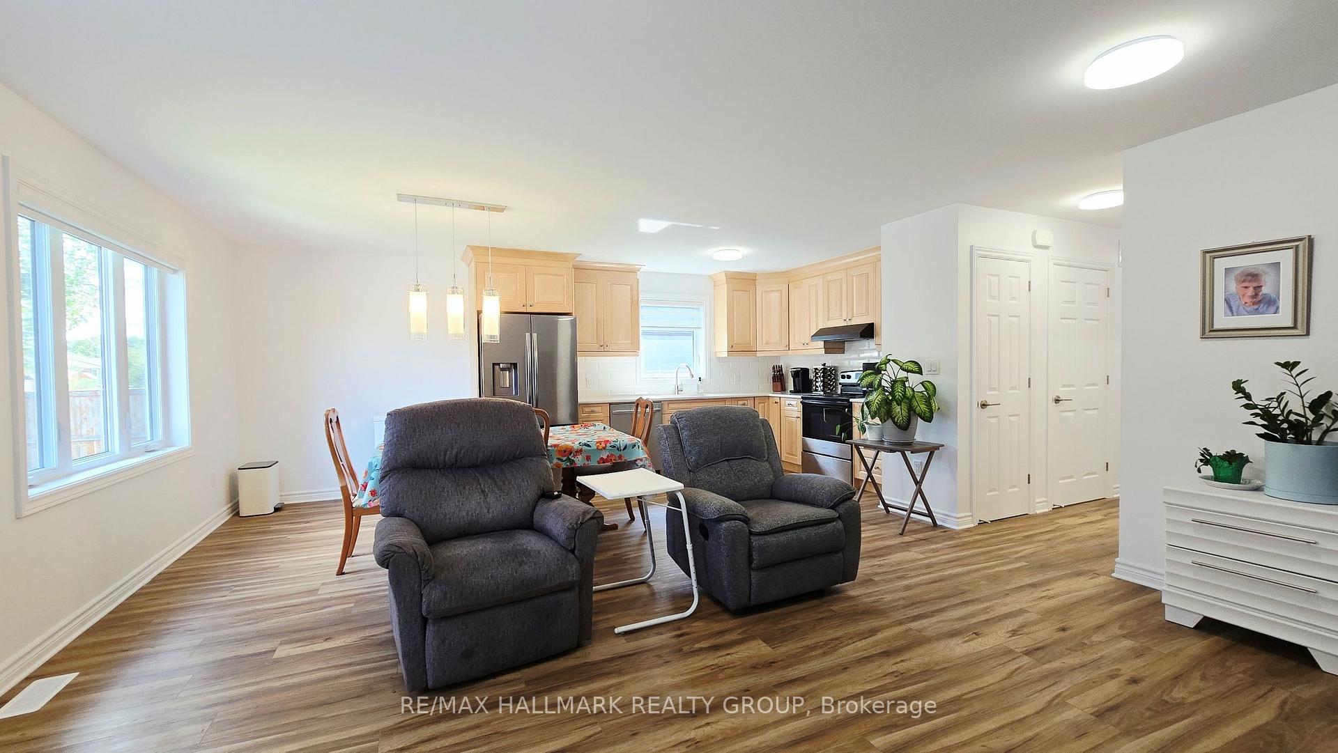 Photo 5 of 221 Castlefrank Road, Ottawa, Kanata - Glencairn/Hazeldean — HOMEH