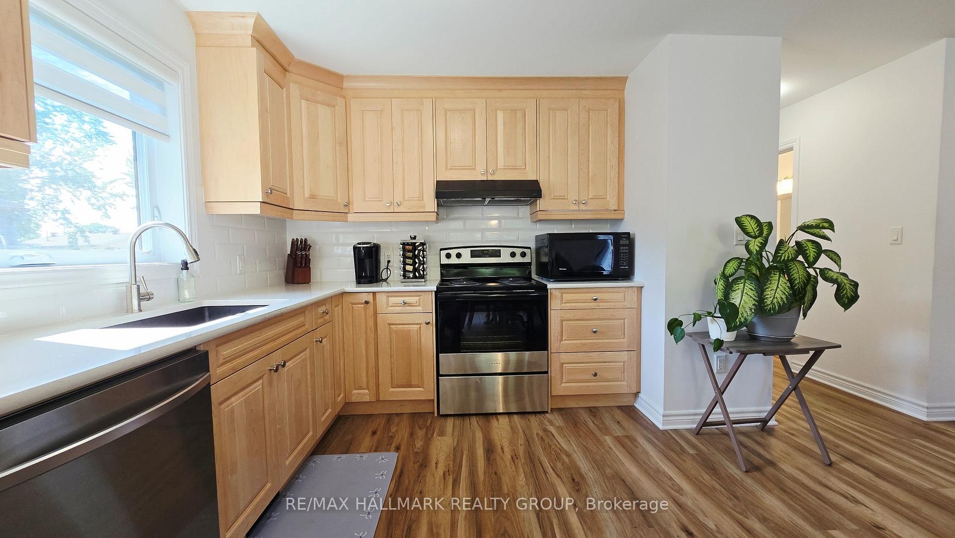 Photo 9 of 221 Castlefrank Road, Ottawa, Kanata - Glencairn/Hazeldean — HOMEH