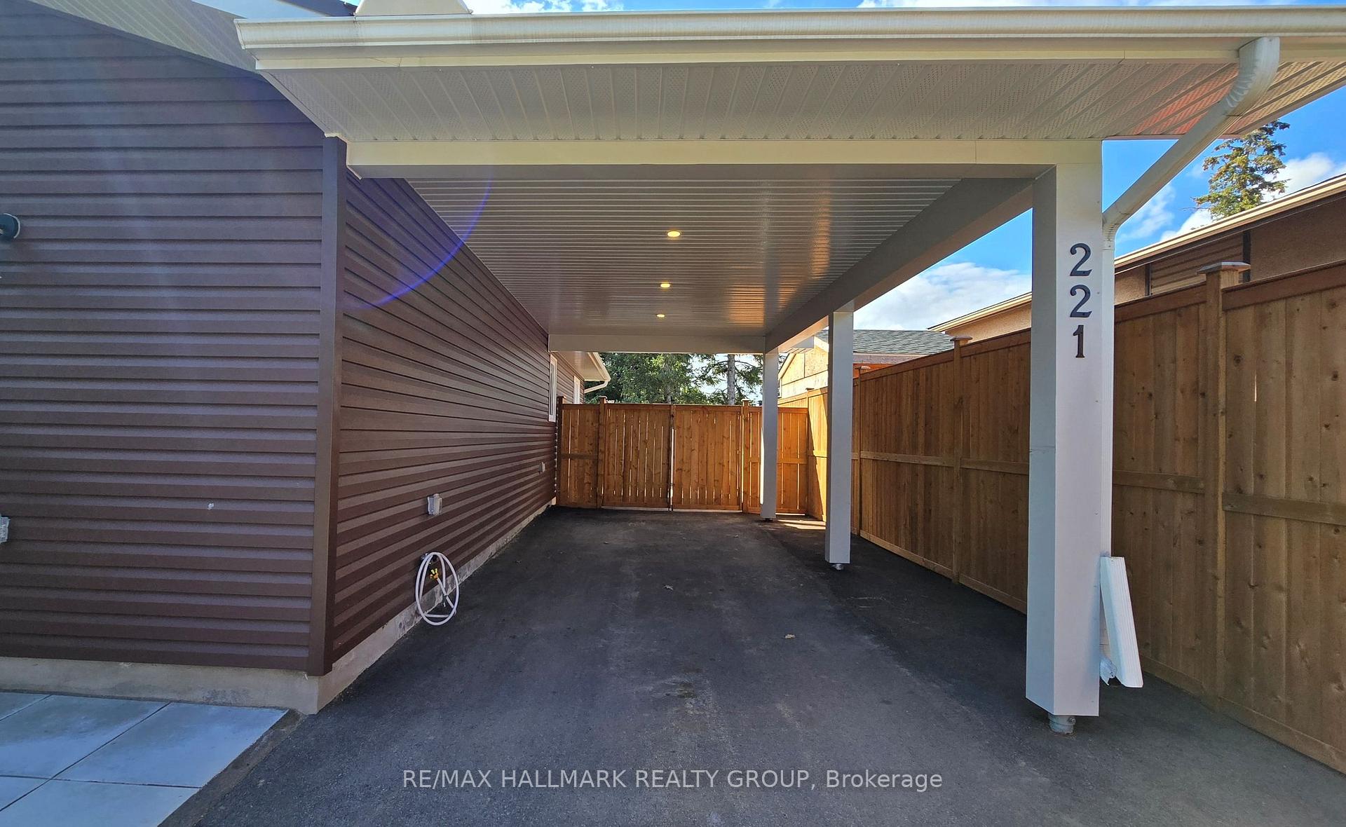 Photo 32 of 221 Castlefrank Road, Ottawa, Kanata - Glencairn/Hazeldean — HOMEH