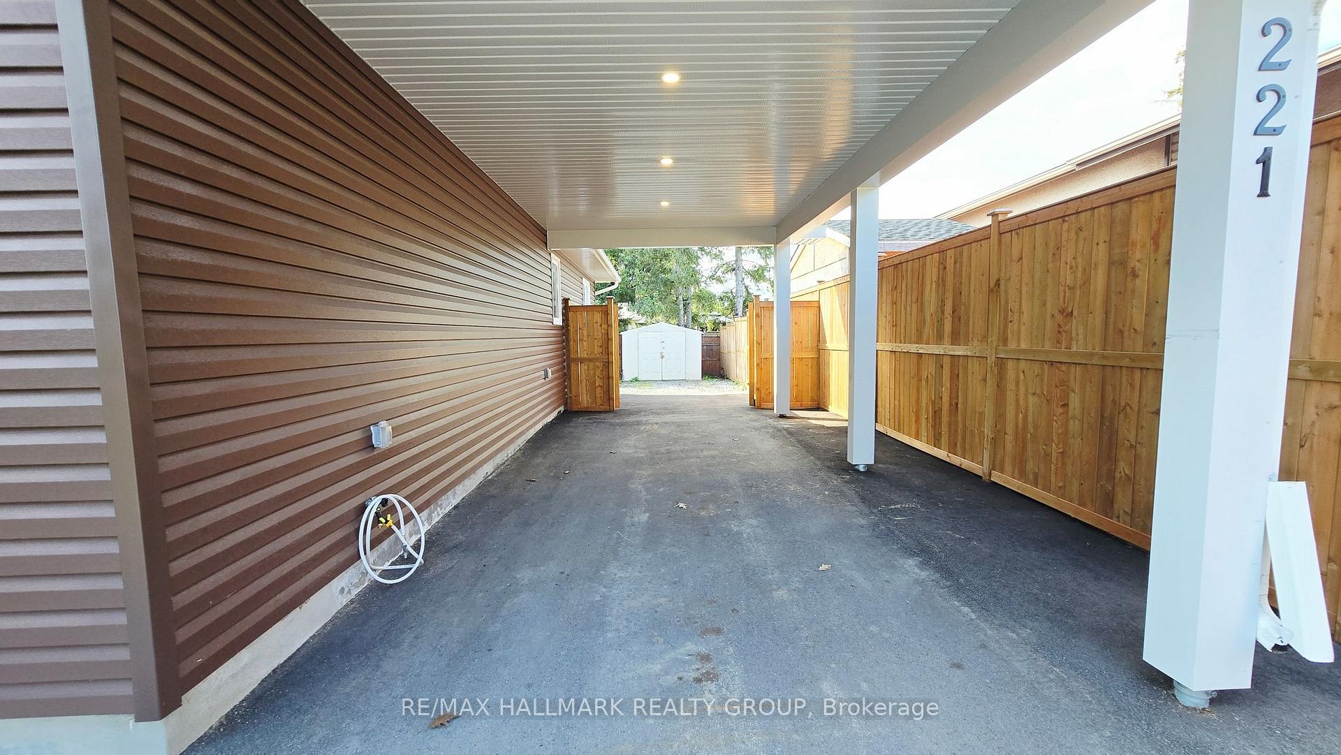 Photo 33 of 221 Castlefrank Road, Ottawa, Kanata - Glencairn/Hazeldean — HOMEH