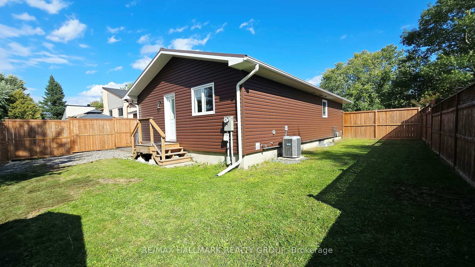 Photo 39 of 221 Castlefrank Road, Ottawa, Kanata - Glencairn/Hazeldean — HOMEH