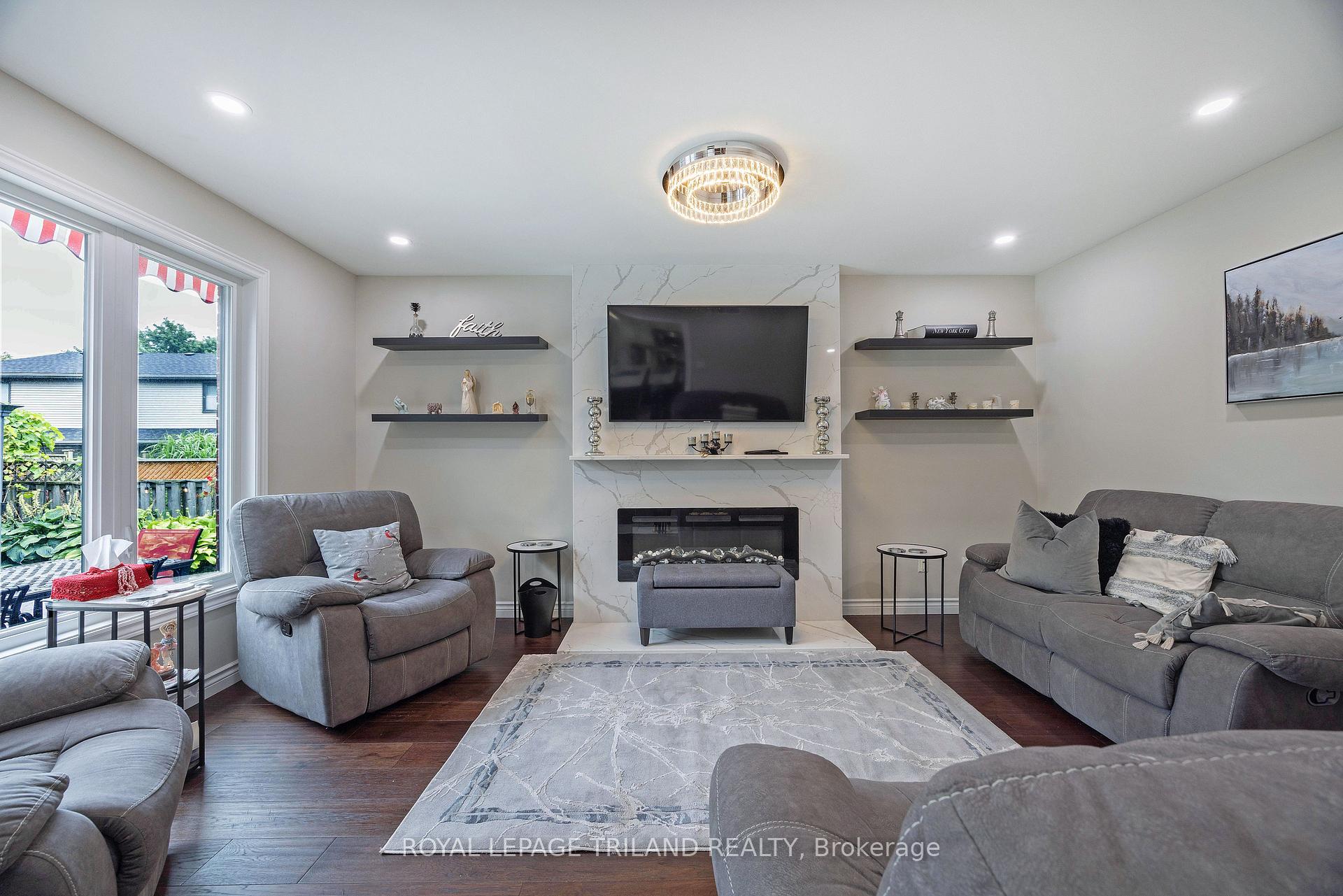 Photo 9 of 202 Pine Valley Drive, London, South N — HOMEH